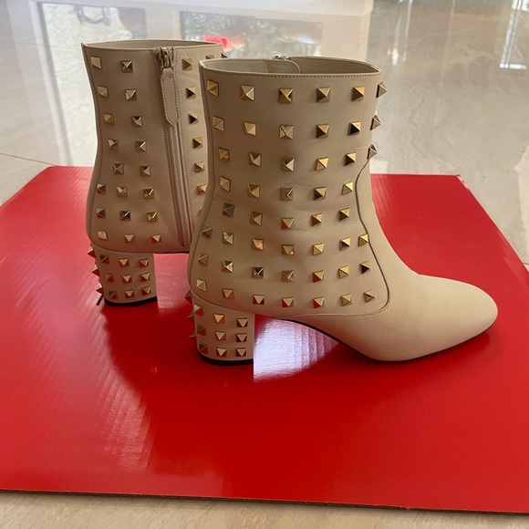 💯Auth VALENTINO GARAVANI Gold Studded Ankle Boots Excellent Condition Sz8 - Picture 4 of 13